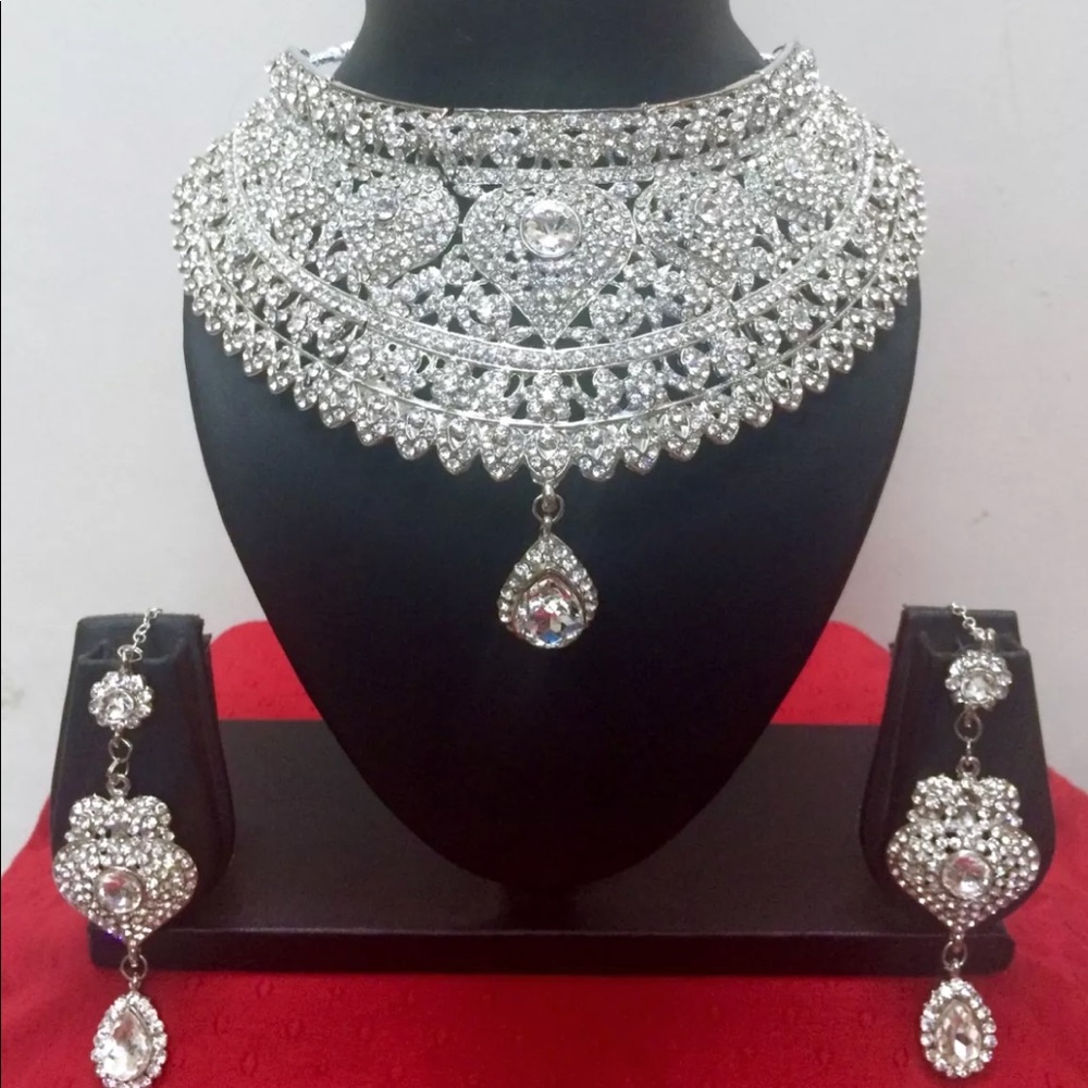 Indian jewelry necklace set